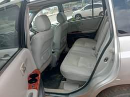 A picture of Highest grade Toyota Highlander 05 06 model Everything is intact