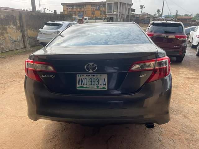 A picture of 2013 Toyota Camry SE