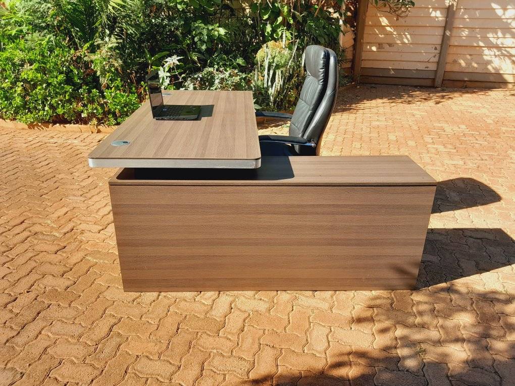 desks