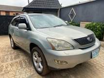 A picture of 05 Lexus Rx330