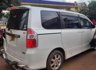 A picture of Toyota noah