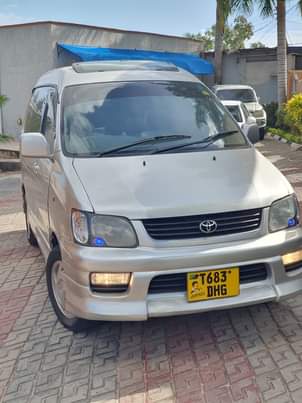 A picture of TOYOTA NOAH SR40