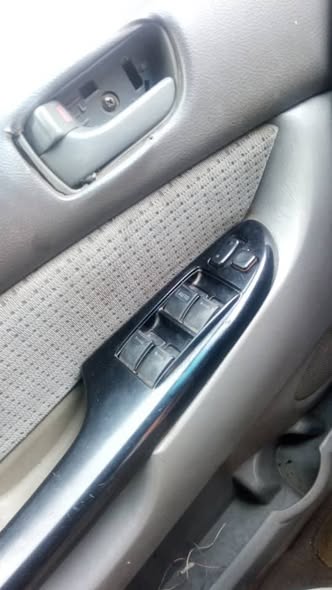 A picture of Toyota sienna 06