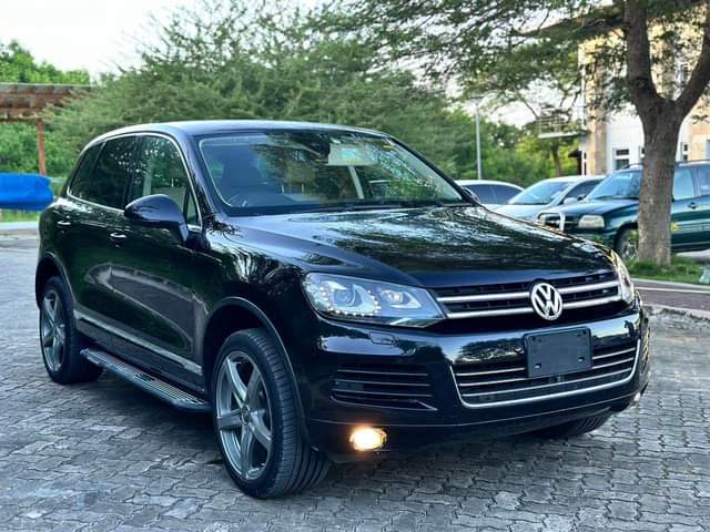 A picture of VOLKSWAGEN TOUAREG 2013