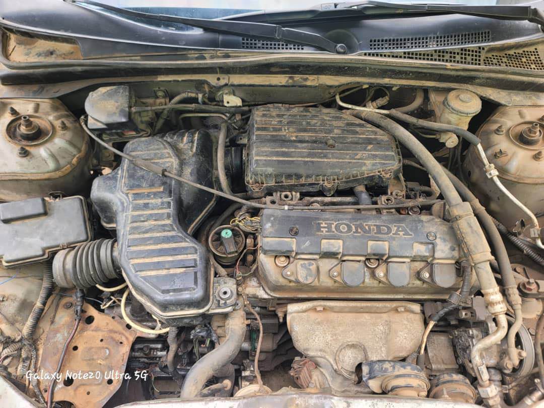 A picture of Honda Civic 2003 model Engine and gear is perfect AC