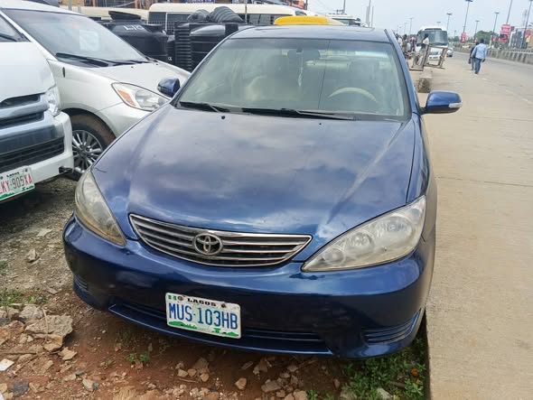 A picture of BIGGEST AWOOOOOOF BANGER 4 PLUGS LUGS ENGINE TOYOTA CAMRY 2005