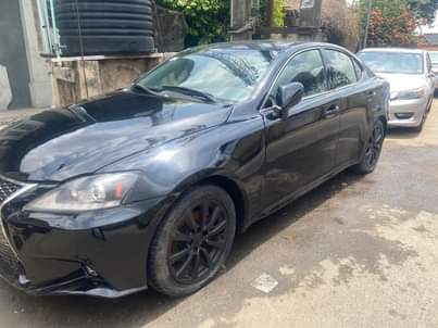 A picture of Lexus is250