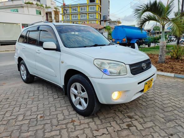 A picture of Price bei 23 5m MAMBO NI TOYOTA RAV 4 DWD