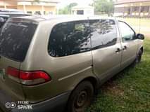 A picture of 2003 Toyota Sienna