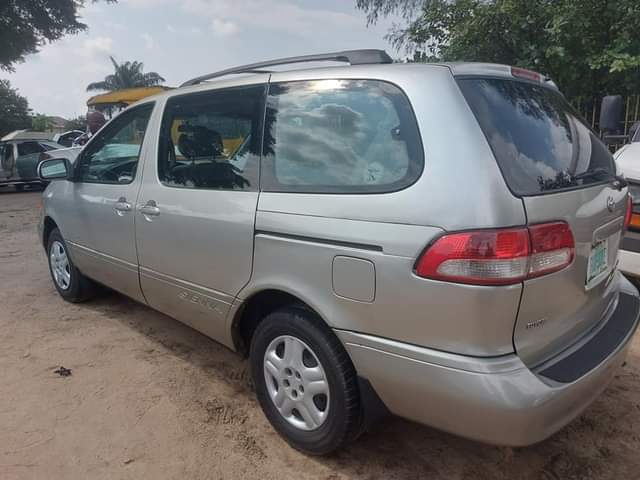 A picture of Clean Toyota Sienna Sound Engine Factory AC 4 3m 08060436432