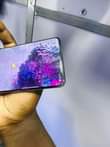 A picture of Samsung galaxy S20 5G slightly cracked