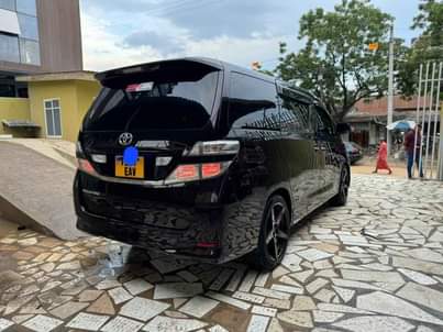 A picture of Toyota Vellifire number EAV