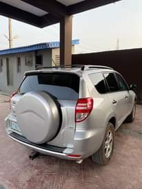 A picture of TOYOTA RAV4 2012