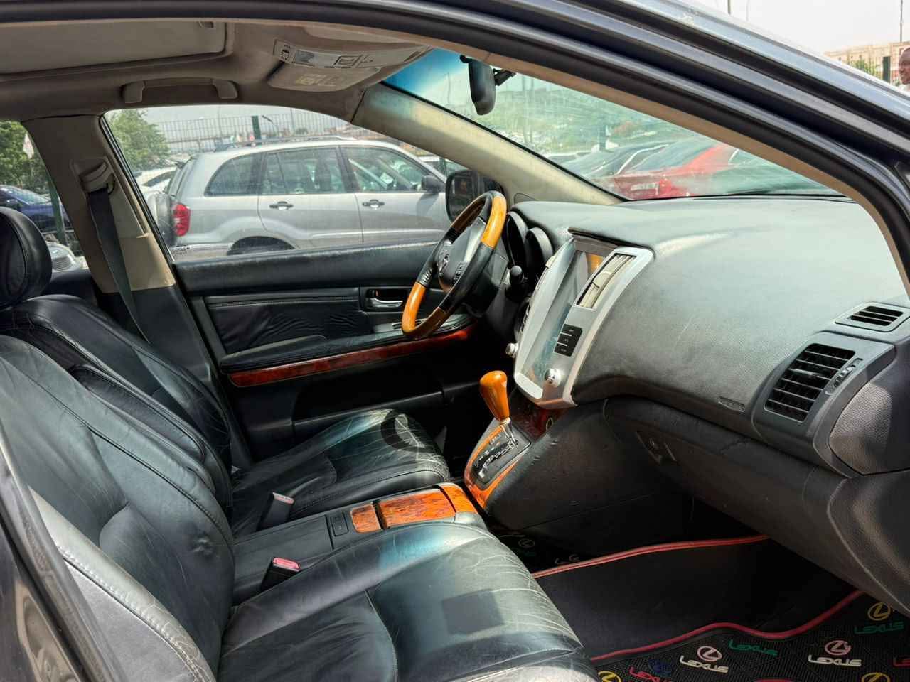 A picture of SUPER CLEAN AND SHARP LEXEUS RX 330 2005 MODEL WITH