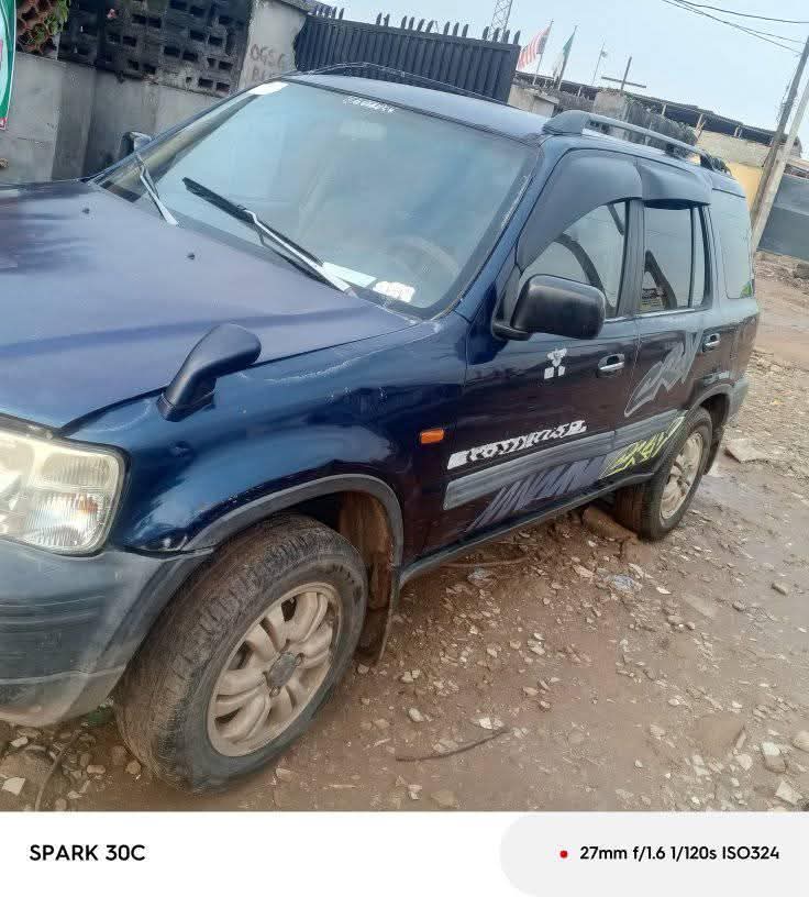 A picture of Honda CRV model first body engine gear AC need attention