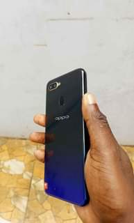 A picture of OPPO F9 PRO GB 128 RAM 6 LAINI MBILI
