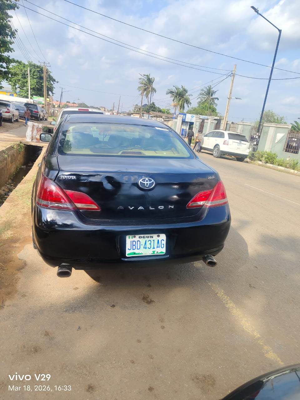 A picture of awoof Toyota Avalon 2007 model engine gear ac everything is