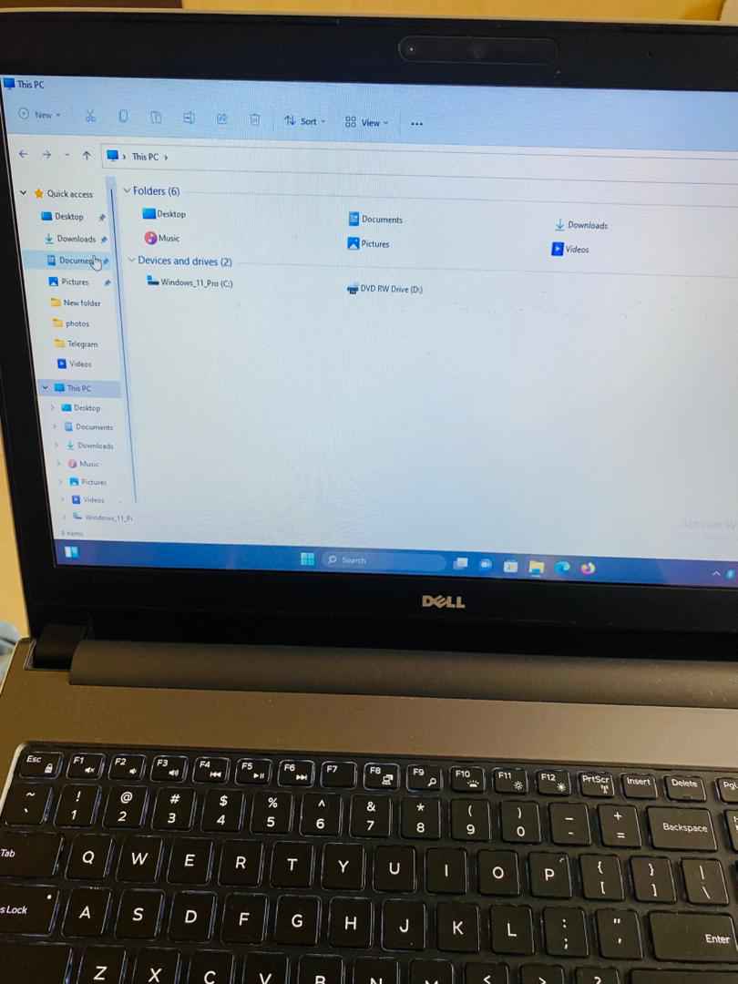 A picture of Dell laptop