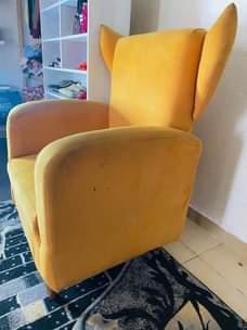 A picture of Sofa chair at 100k