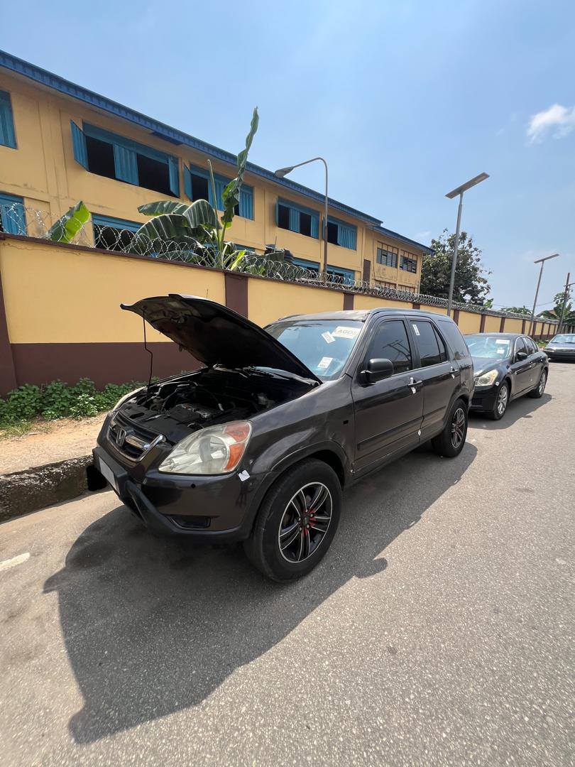 A picture of Honda CRV 2005 model on a good condition