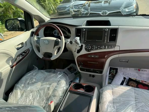 A picture of Toyota Sienna