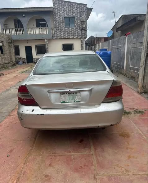 A picture of Toyota Camry 04