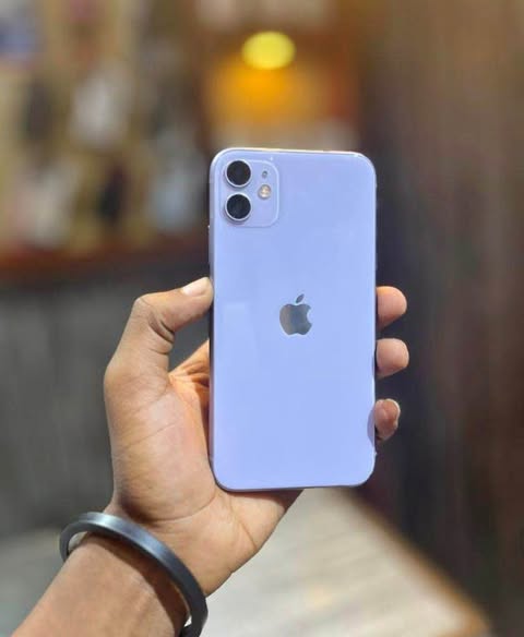 A picture of Iphone 11 plain Gb64 Bh100 Camera Kali Face ID Exchange