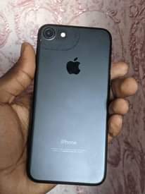 A picture of I phone 7 Plain Gb 32 Bh 100 Simu Imenyooka