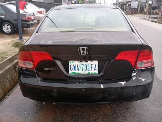 A picture of Honda civic 08 with silent Engine and smooth Gear transmission