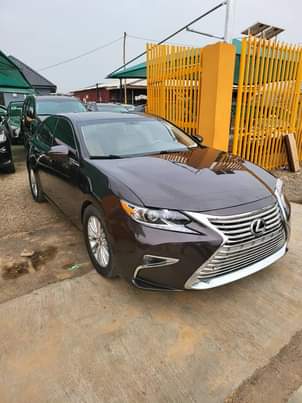 A picture of Foreign used lexus ES350 2014