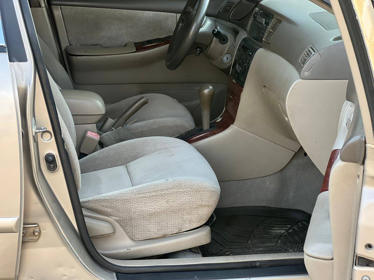 A picture of EXTREMELY CLEAN TOYOTA COROLLA 2004 MODEL WITH EVERYTHING WORKING PERFECTLY