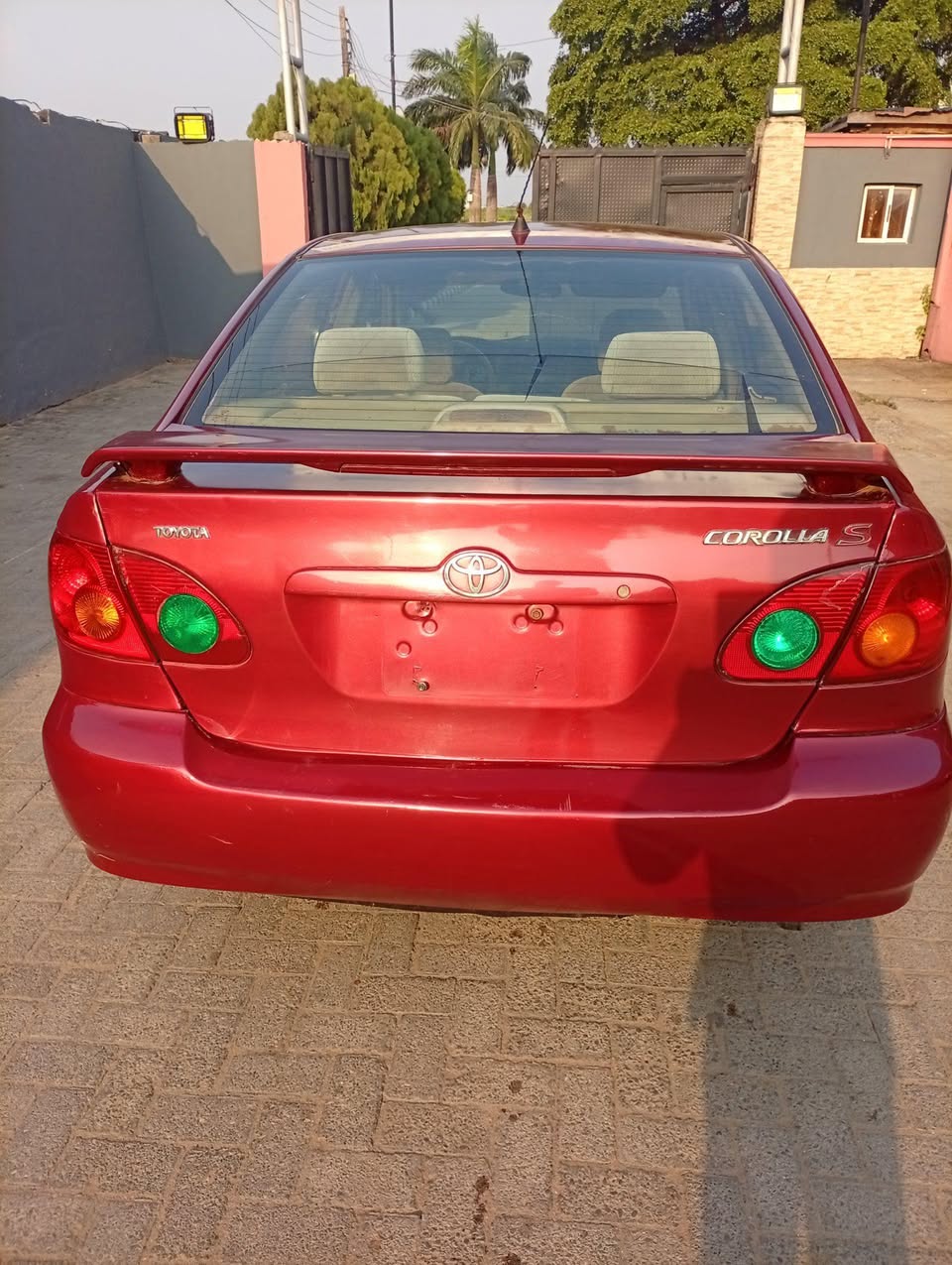 A picture of Toyota Corolla 04