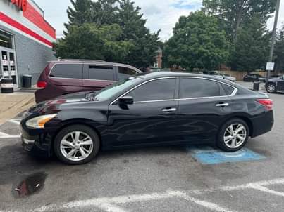 A picture of 2013 Nissan Altima 2 5 SV Sedan 4D