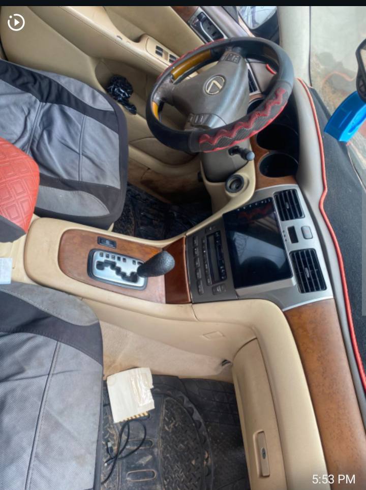 A picture of LEXUS ES300