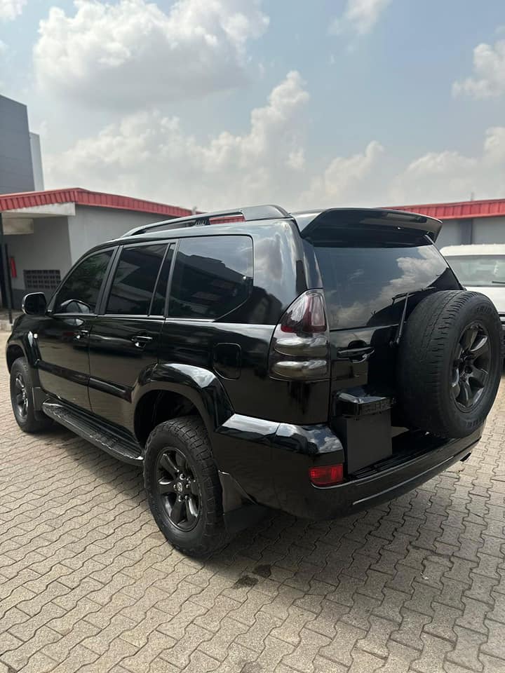 A picture of 2007 Toyota Prado V6