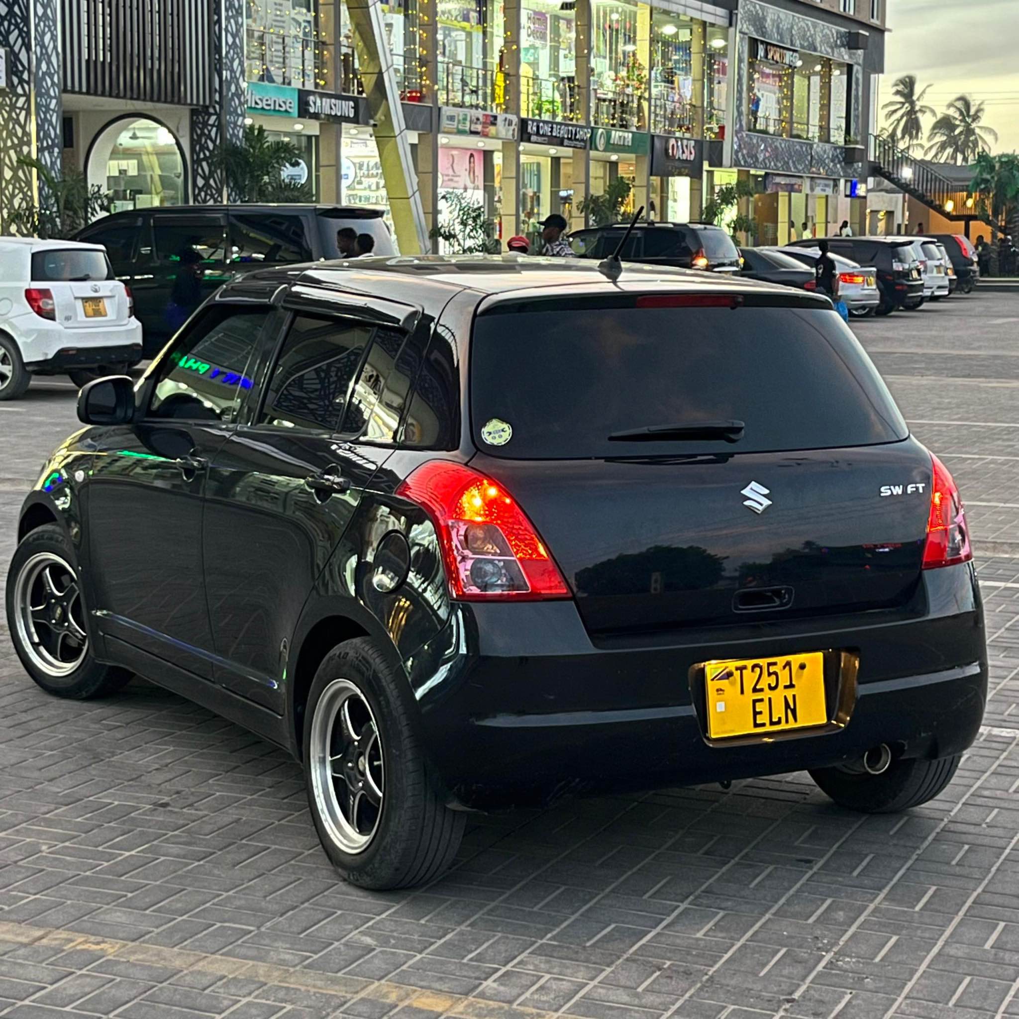 A picture of Suzuki swift inauzwa bei 12 5M0753322015