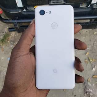 A picture of Google PixeL 3 Plain 128Gb 4Ram Android Version 13 Camera