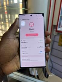 A picture of Samsung Galaxy note 10 at Shs 580 000 only 256GB