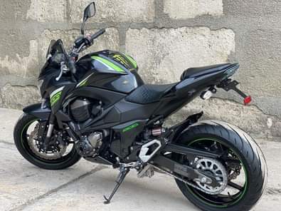 A picture of Kawasaki Z1000 800cc Engine capacity using 8 gears with complete