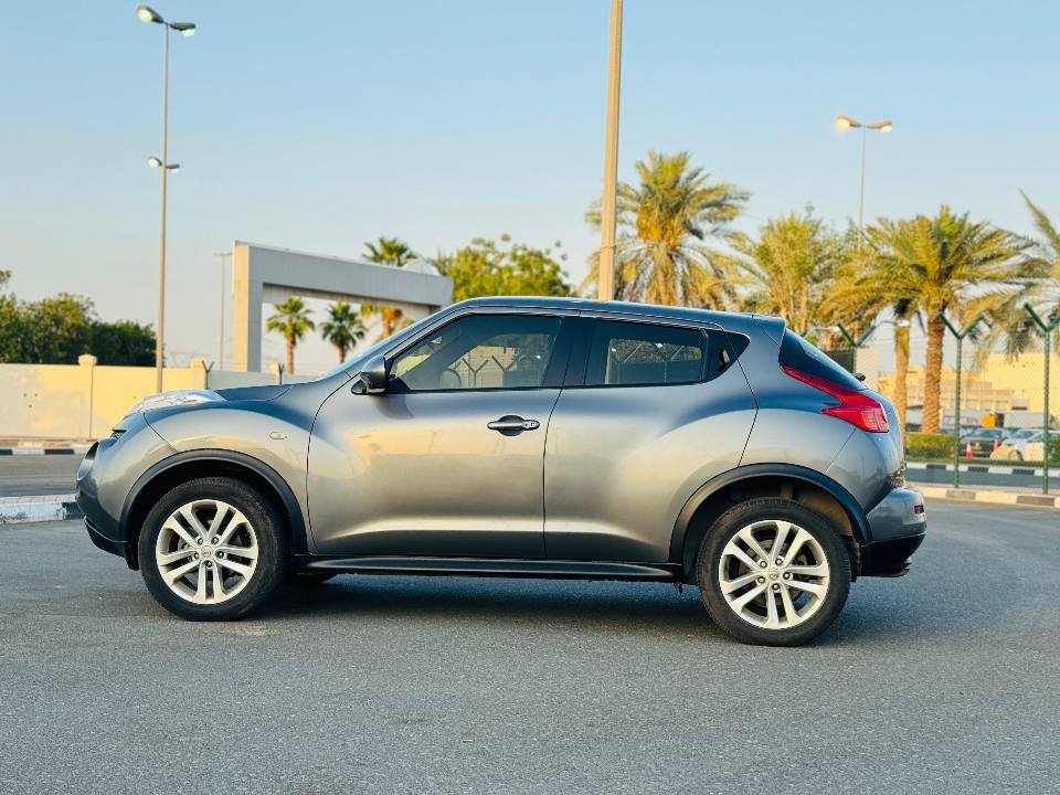 A picture of Nissan juke model 2014 gcc v4 cylinder watsapp 971551513562