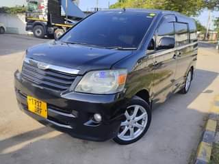 A picture of TOYOTA NOAH