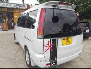 A picture of TOYOTA NOAH