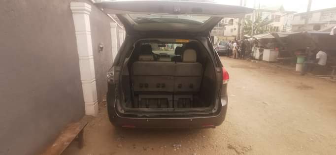 A picture of Toyota sienna
