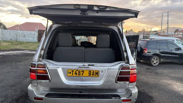 A picture of Land cruiser VX amazon Price 28M Engine 1hd ft Diesel