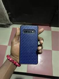 A picture of Samsung galaxy s10 plain