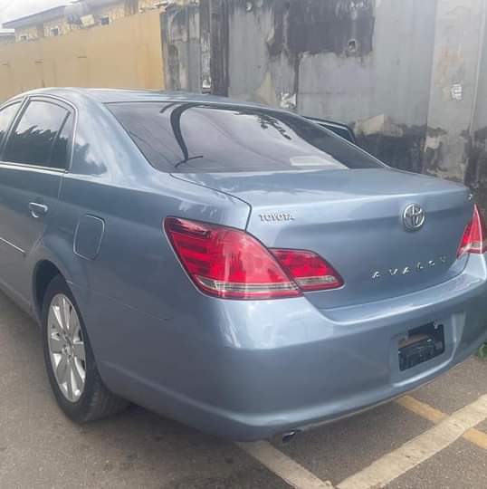 A picture of Toyota Avalon 2007