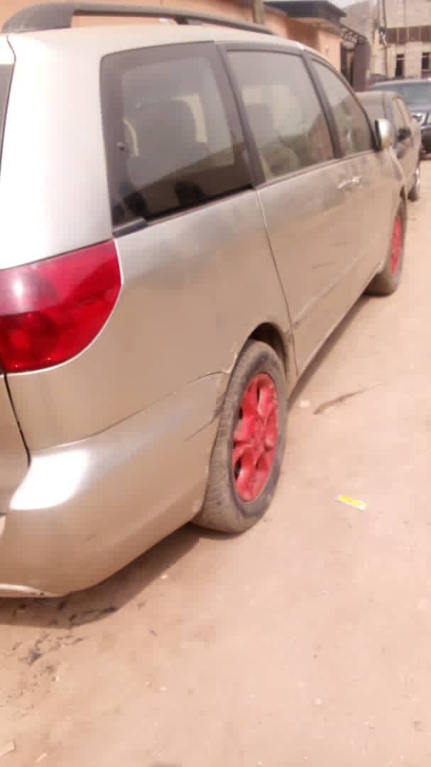 A picture of Toyota Sienna 2008