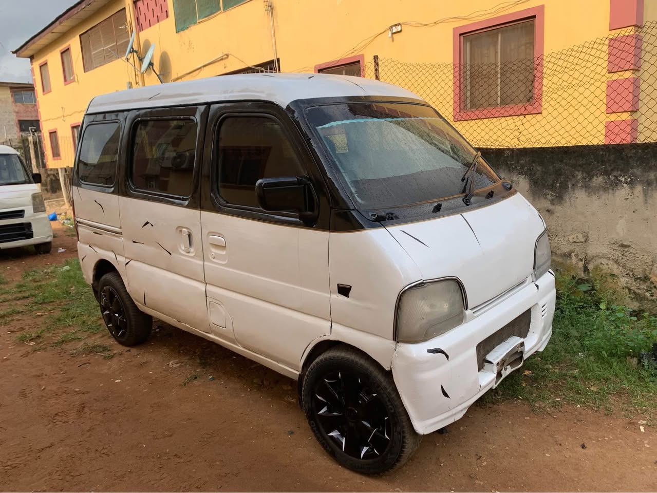 A picture of Neatly Used Suzuki Every Bus Automatic Engine Neat body and
