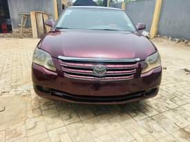 A picture of Toyota Avalon 07