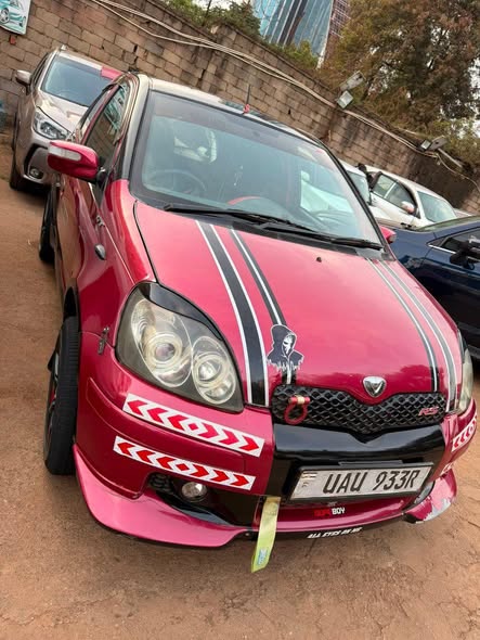 A picture of 2006 Toyota vitzi